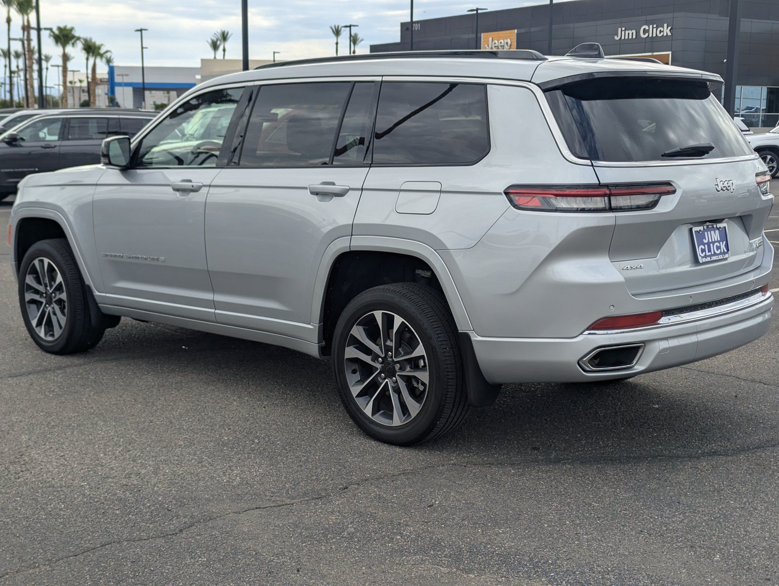 Certified 2025 Jeep Grand Cherokee L Overland w/ MOPAR Finishing Package AWD/4WD image 4