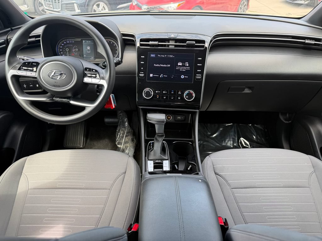 Used 2024 Hyundai Santa Cruz SE AWD/4WD image 2
