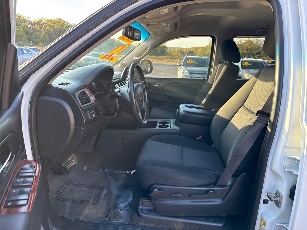 Used 2014 Chevrolet Suburban LS RWD image 9