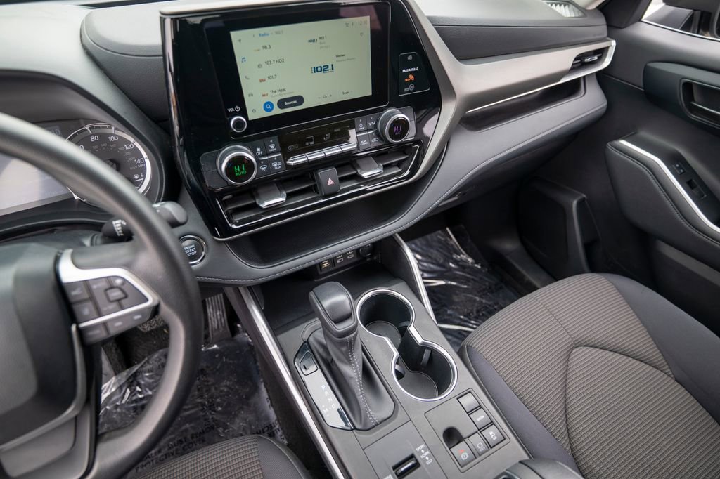 Used 2023 Toyota Highlander L image 21