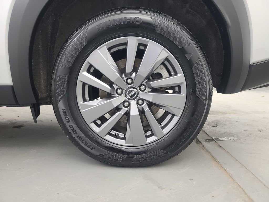 Used 2025 Nissan Pathfinder SV image 10