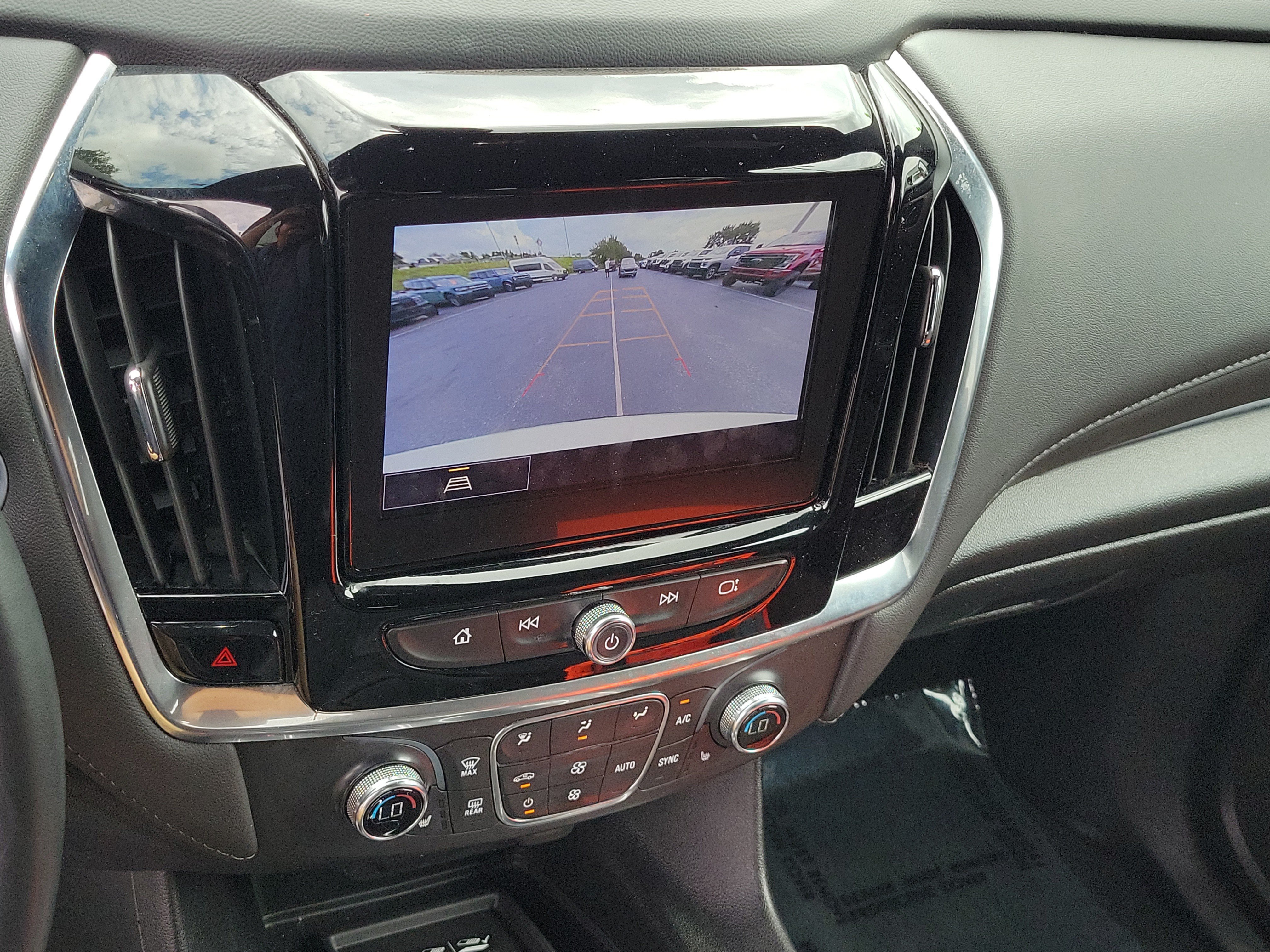 Used 2023 Chevrolet Traverse LT FWD image 25