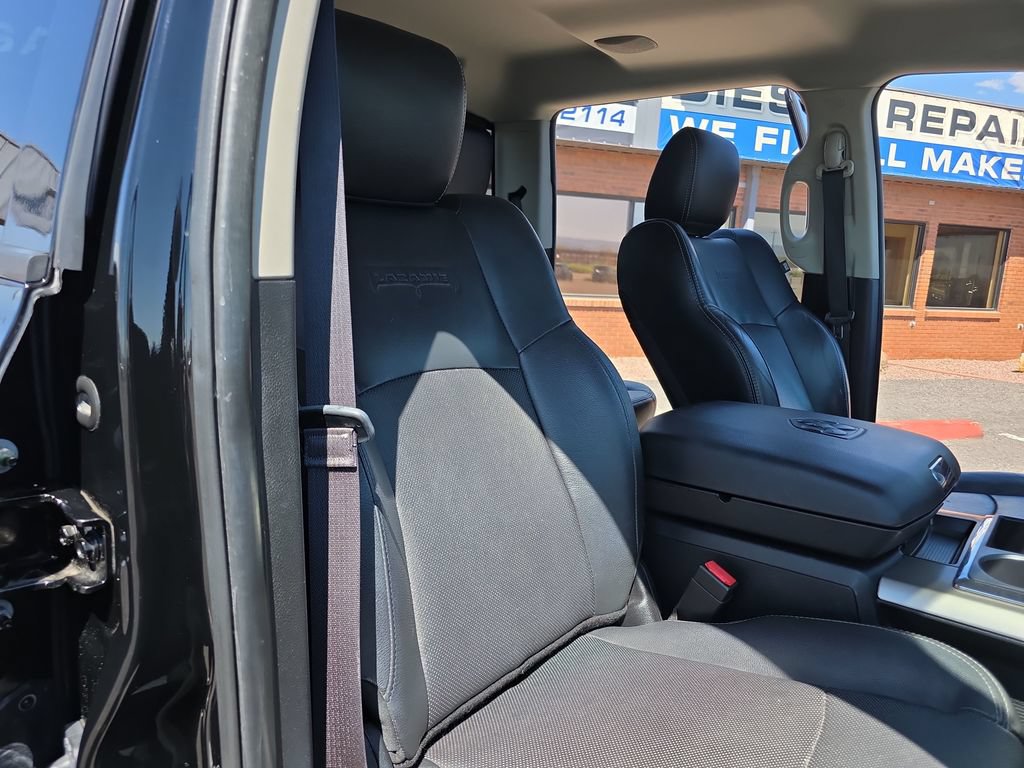 Used 2015 RAM 2500 Laramie w/ Black Appearance Group AWD/4WD image 33