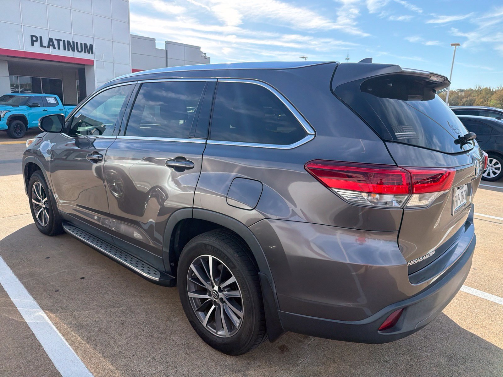 Used 2019 Toyota Highlander XLE FWD image 9