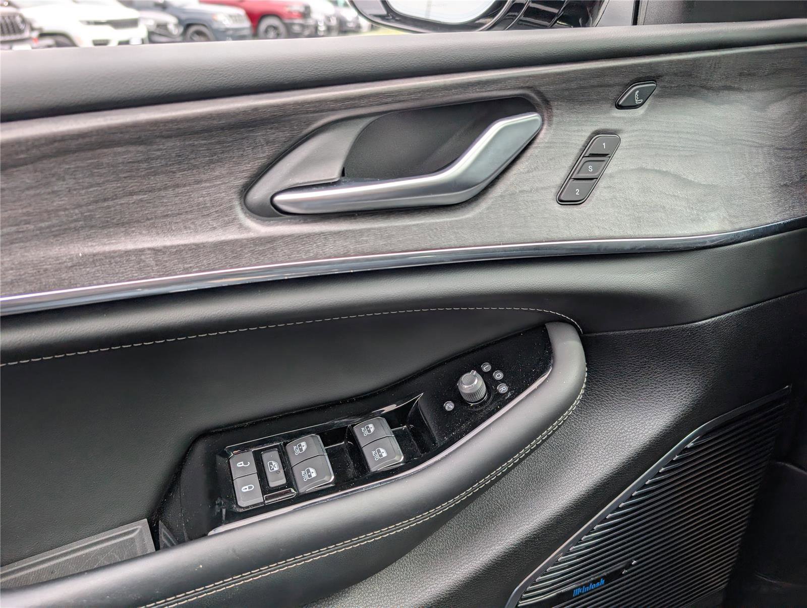 Used 2023 Jeep Grand Cherokee Overland w/ Advanced Protech Group III image 19