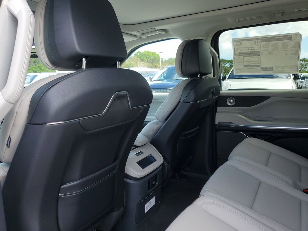 New 2025 Lincoln Navigator L Reserve image 11