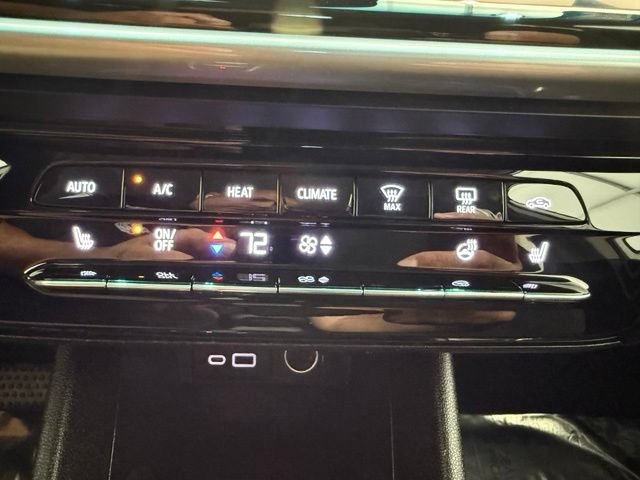 Used 2023 Chevrolet Bolt LT FWD image 32