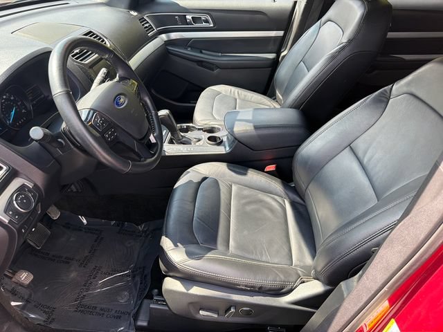 Used 2016 Ford Explorer XLT w/ Equipment Group 202A FWD image 11