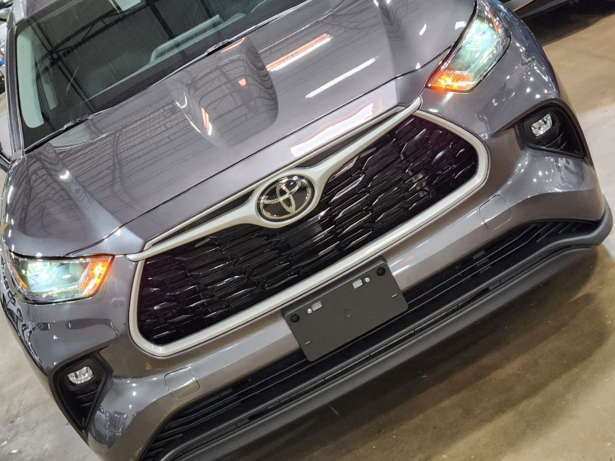 Used 2022 Toyota Highlander XLE FWD image 19