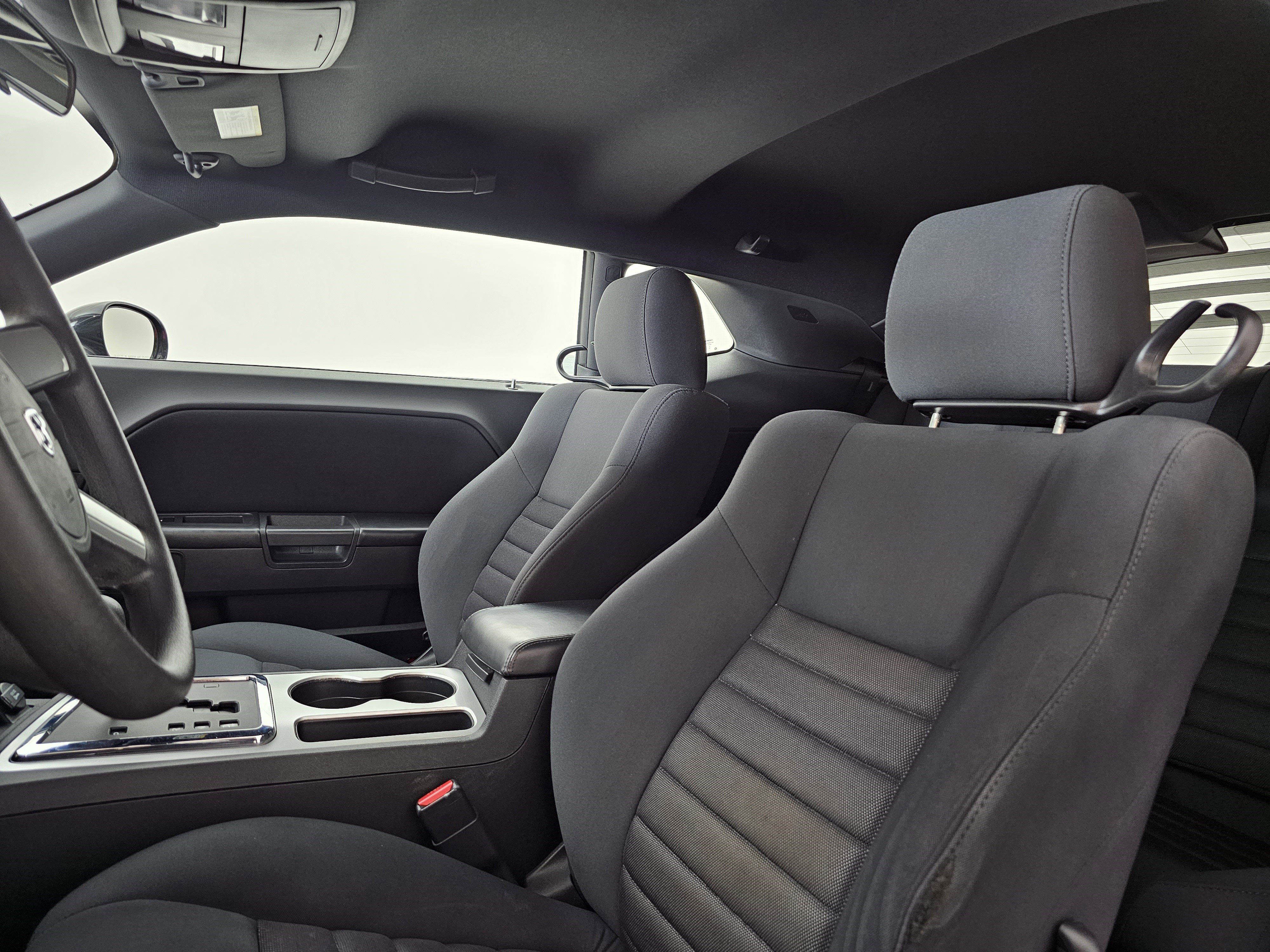 Used 2010 Dodge Challenger SE image 9