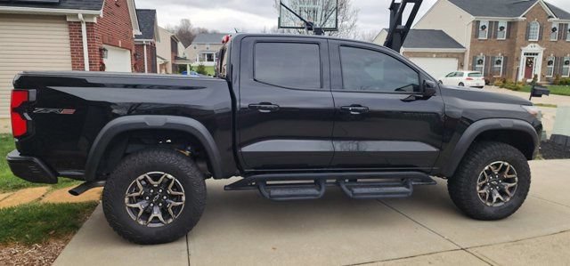 Used 2025 Chevrolet Colorado ZR2 w/ Technology Package AWD/4WD image 3