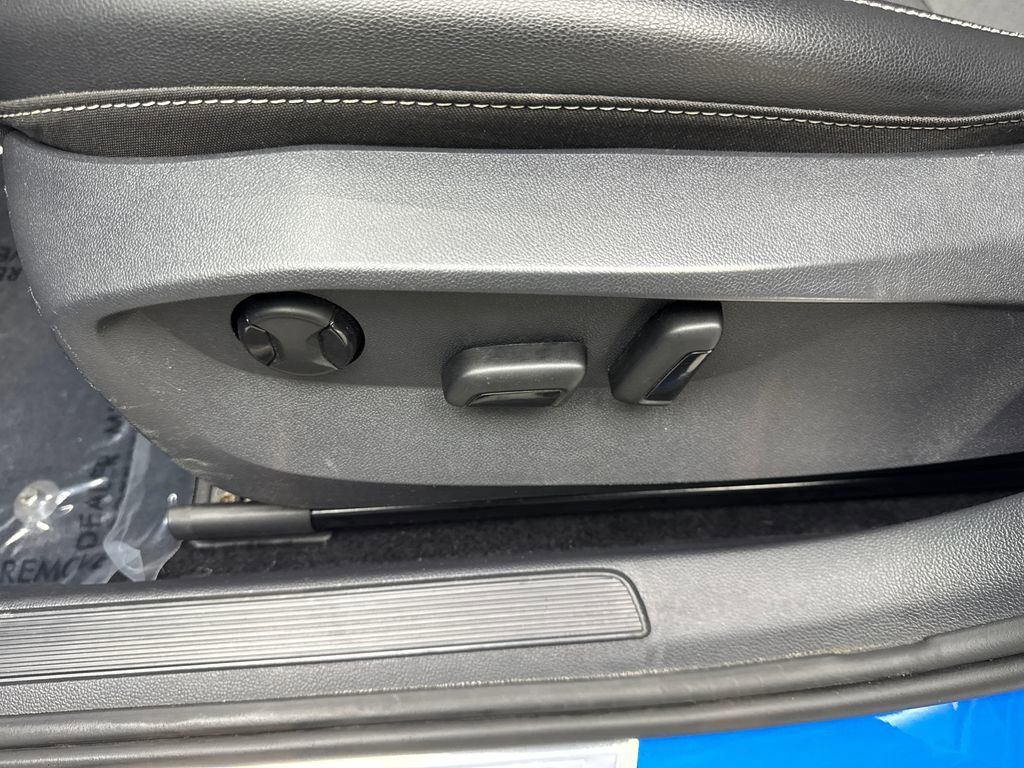 Used 2022 Volkswagen Taos SE w/ Panoramic Sunroof Package AWD/4WD image 30