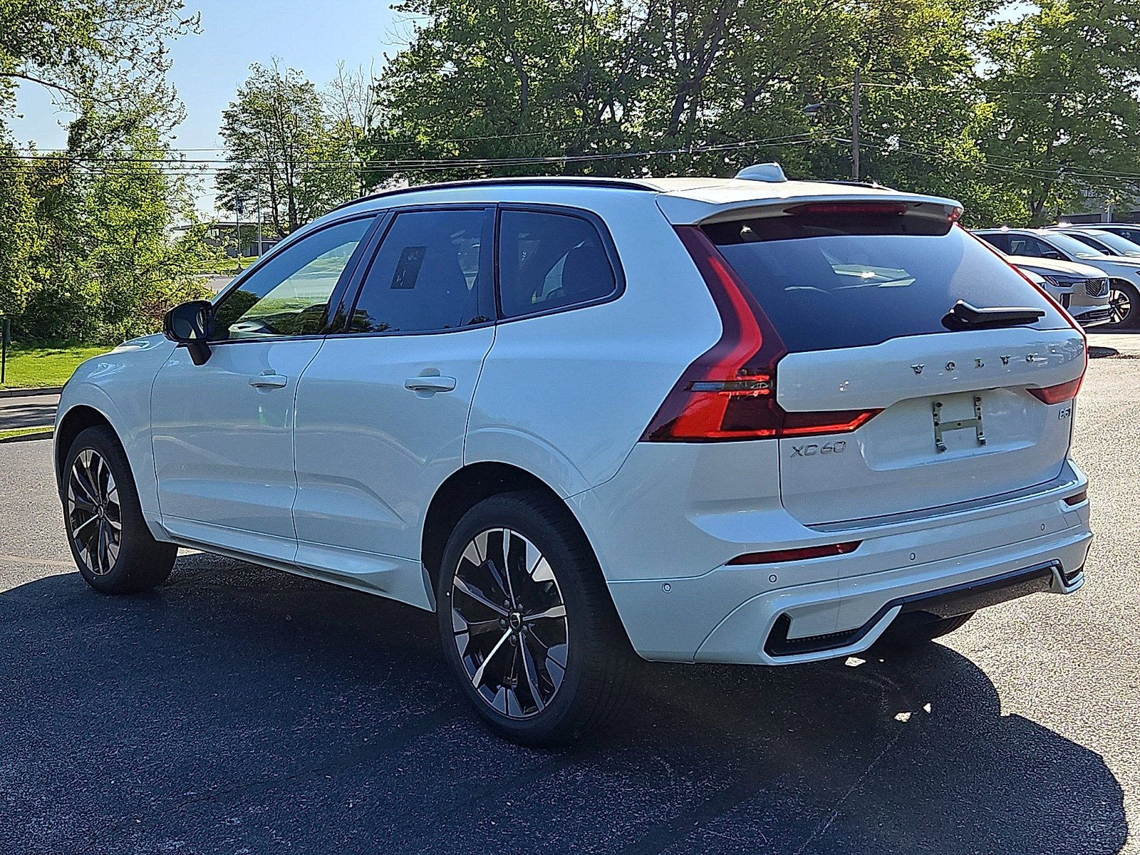 New 2026 Volvo XC60 B5 Plus w/ Protection Package Premier AWD/4WD image 4