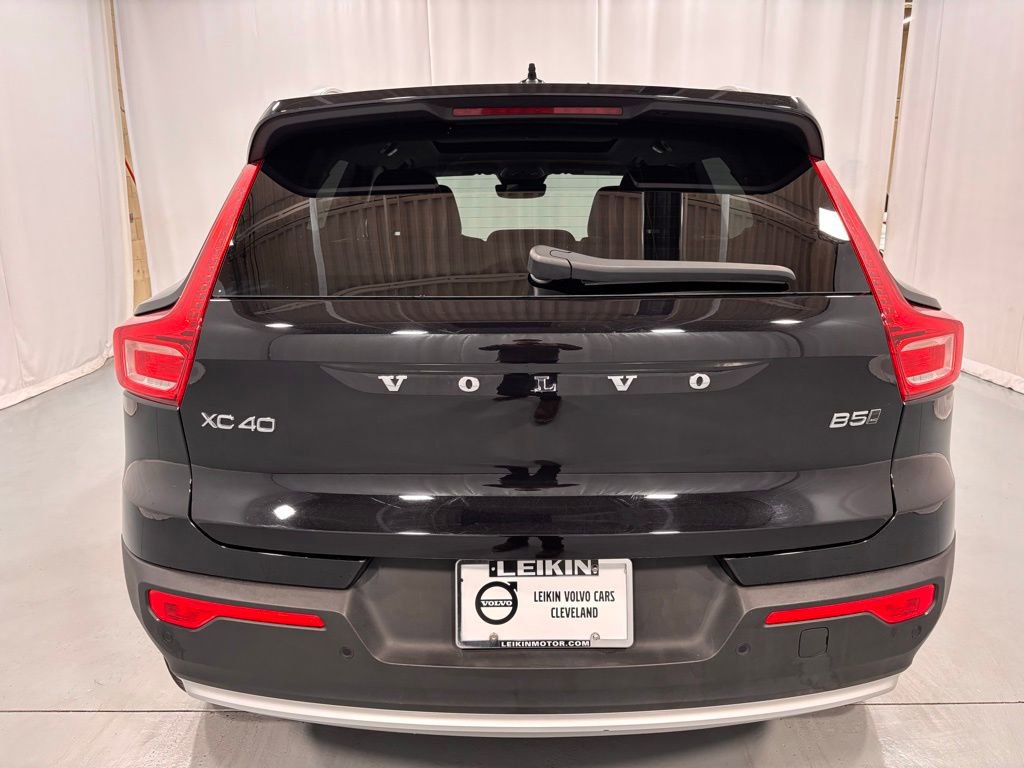 Certified 2025 Volvo XC40 B5 Plus image 7