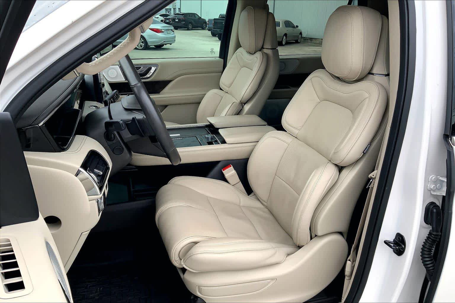Used 2019 Lincoln Navigator Reserve AWD/4WD image 8