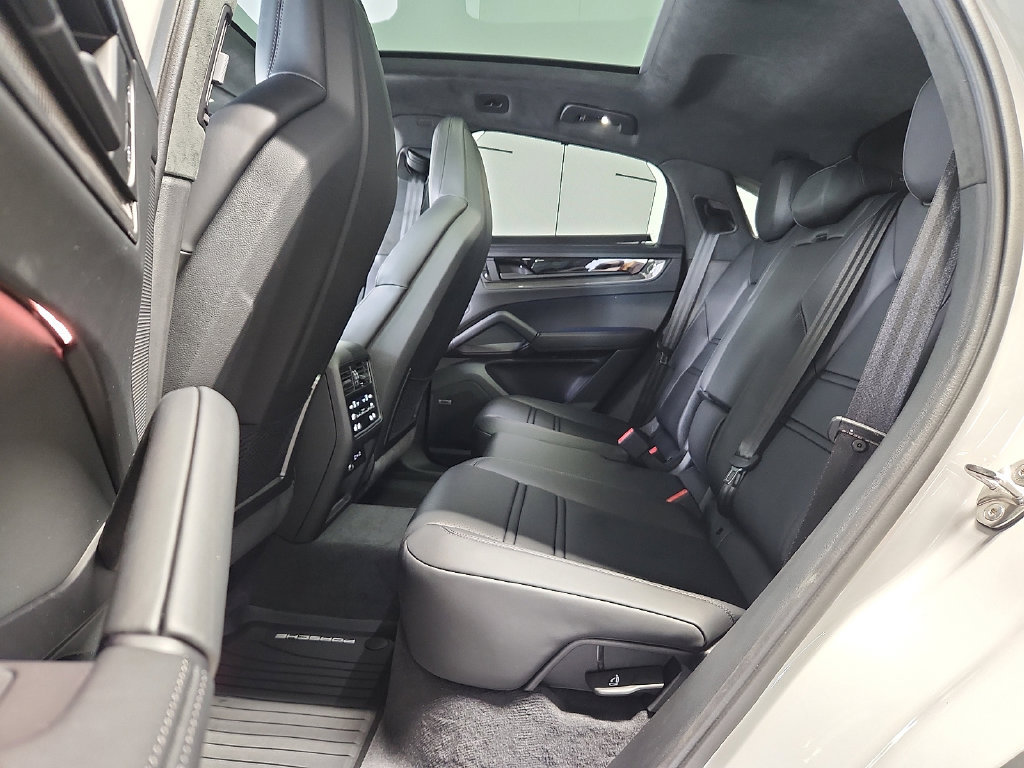 New 2026 Porsche Cayenne GTS AWD/4WD image 11