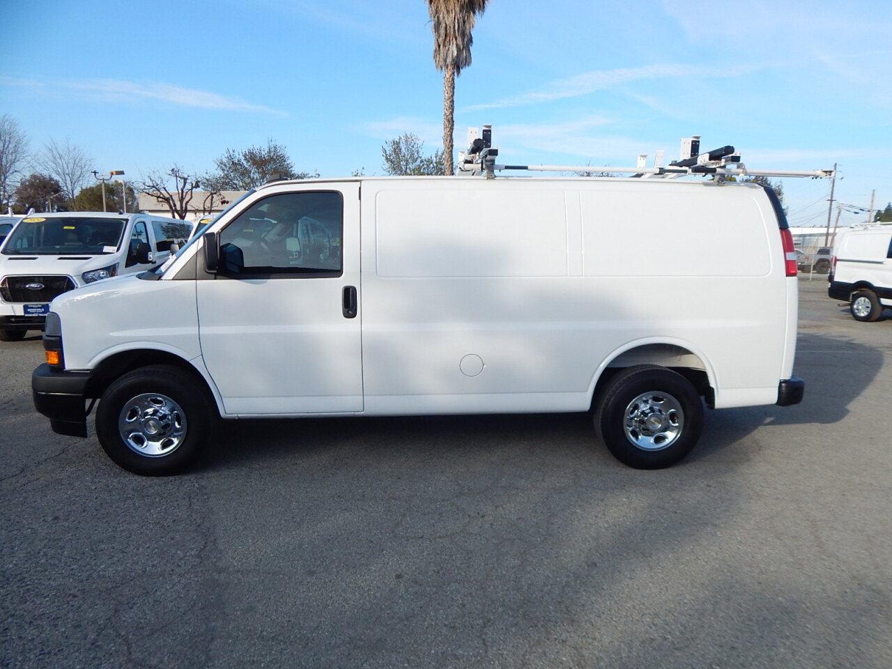 Used 2025 Chevrolet Express 2500 w/ Driver Convenience Package image 5