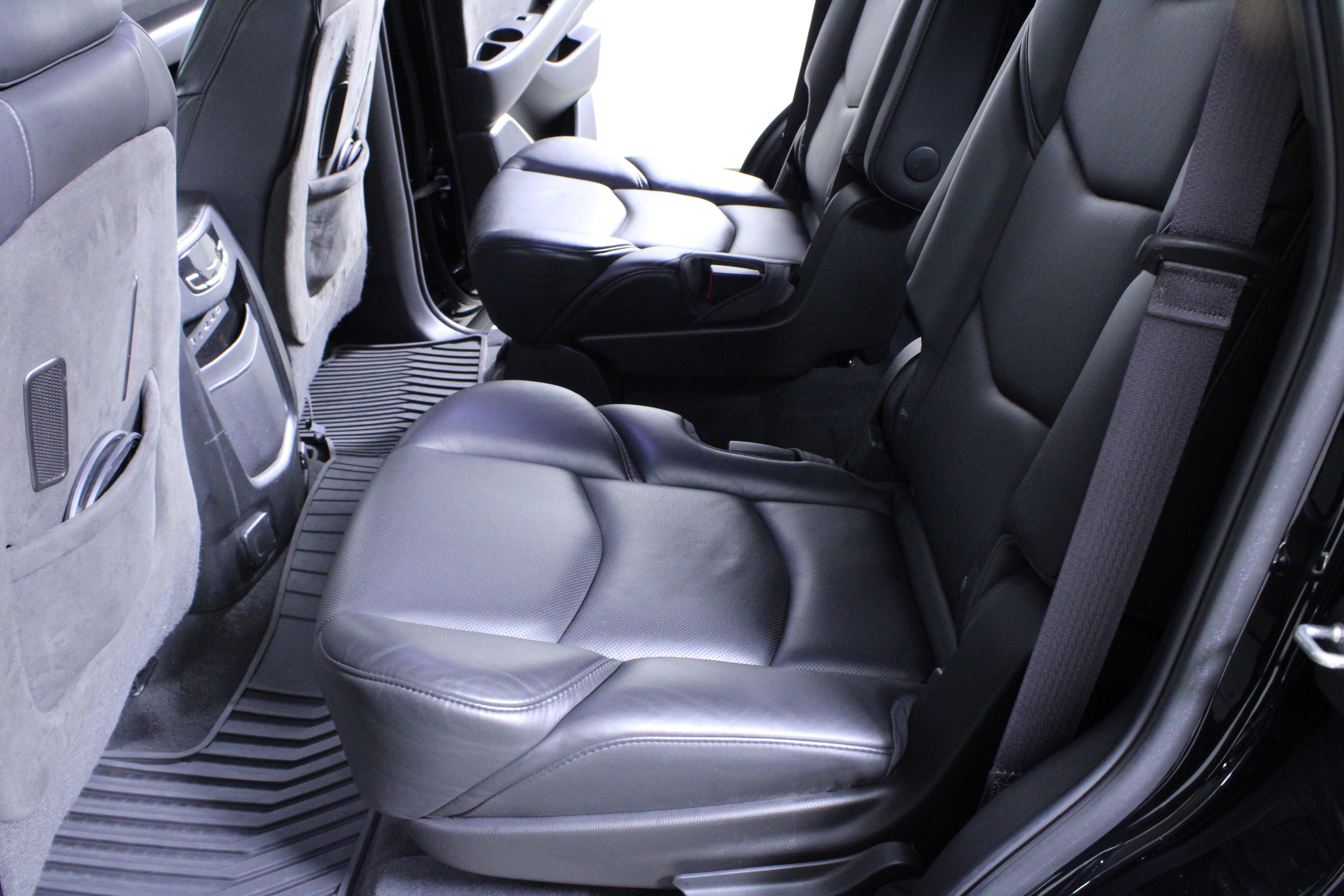 Used 2017 Cadillac Escalade Platinum image 12