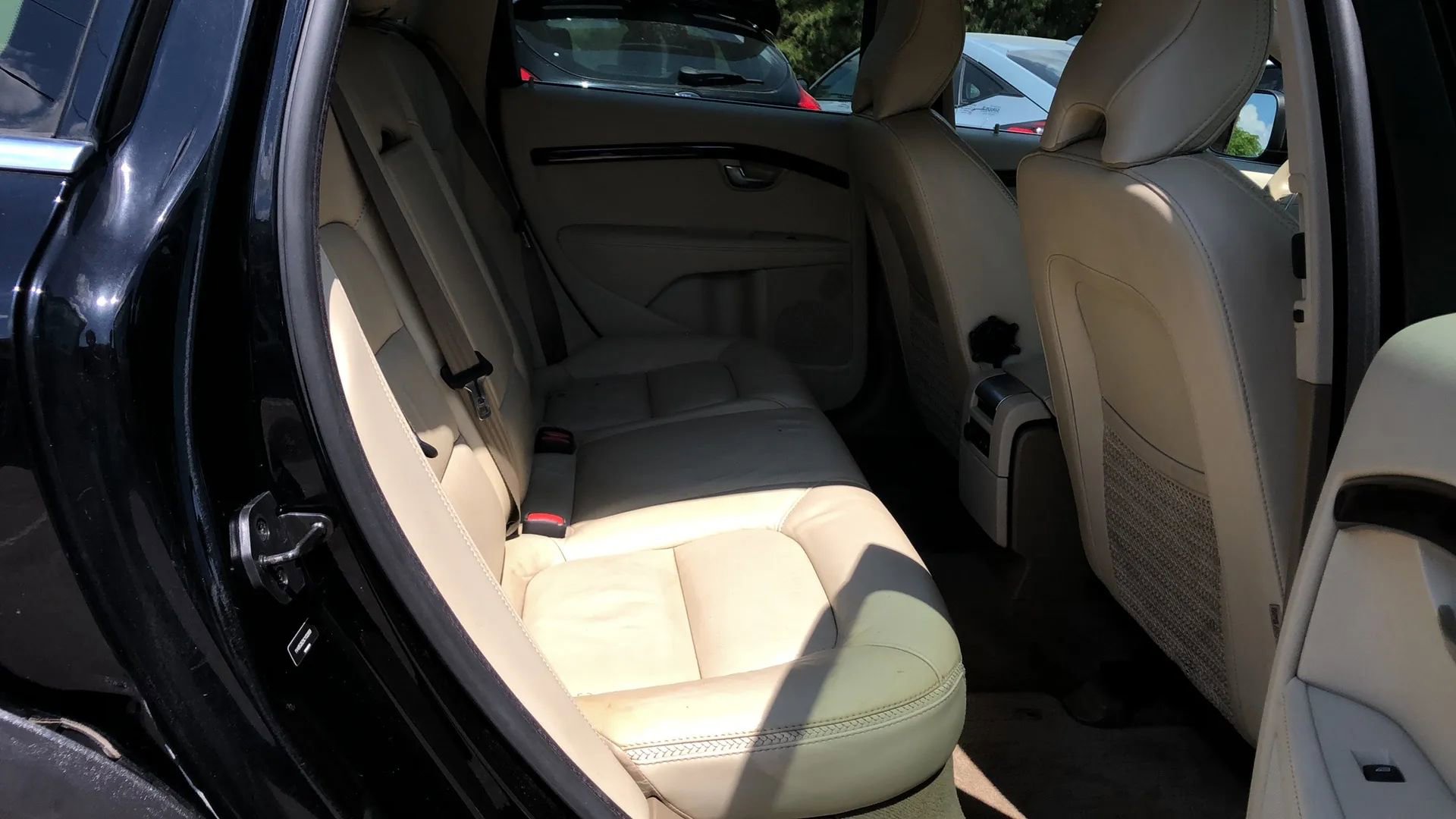 Used 2012 Volvo XC70 3.2 image 13