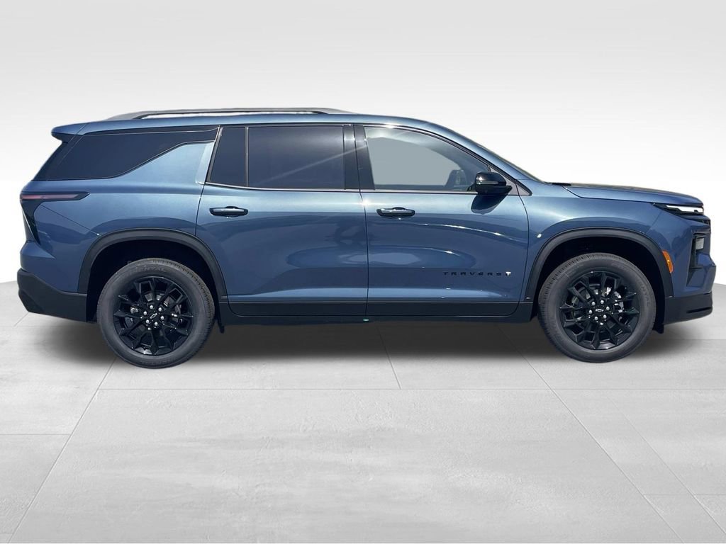New 2026 Chevrolet Traverse LT image 2