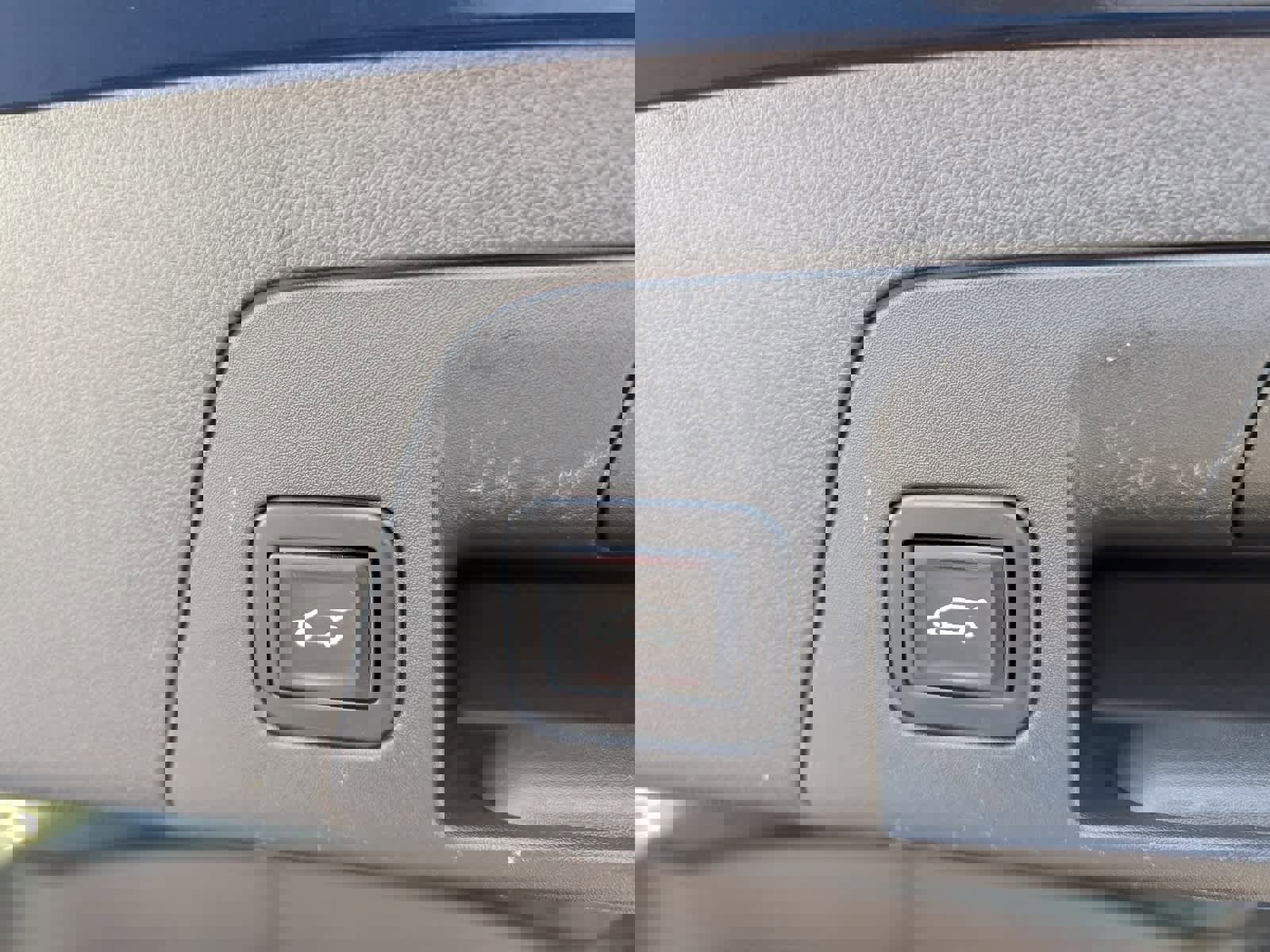 Certified 2022 Buick Envision Avenir w/ Technology Package II image 12