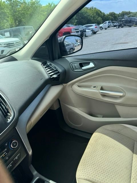 Used 2017 Ford Escape SE FWD image 18