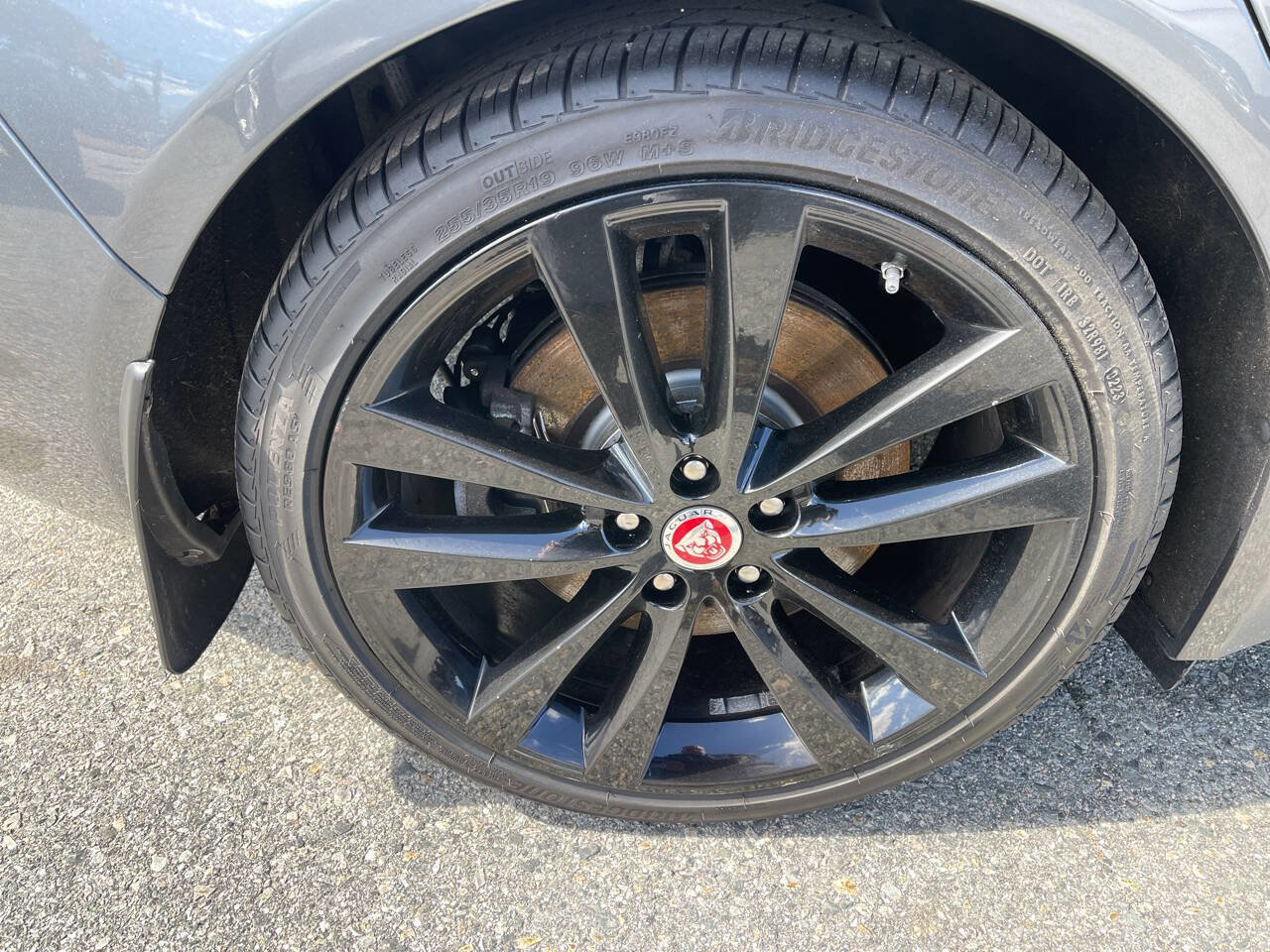 Used 2017 Jaguar XE Prestige image 34