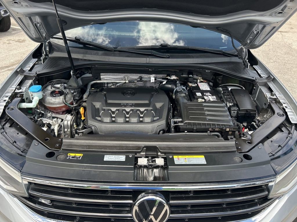 Used 2023 Volkswagen Tiguan SE R-Line image 17