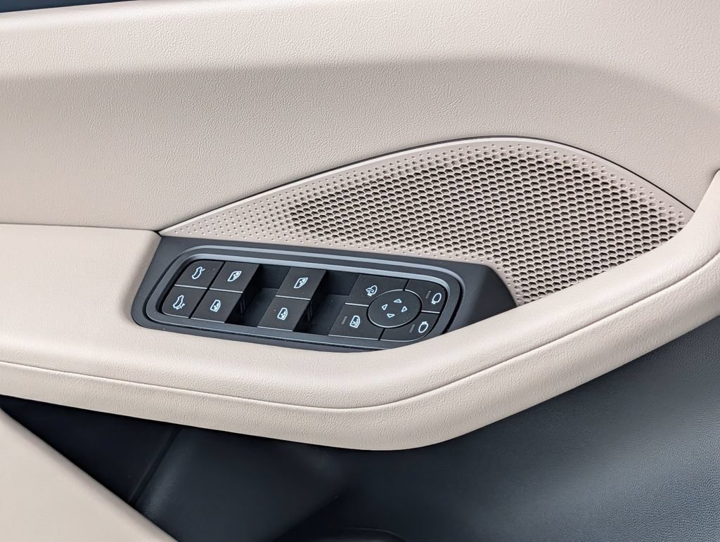 New 2026 Porsche Macan Electric RWD image 18