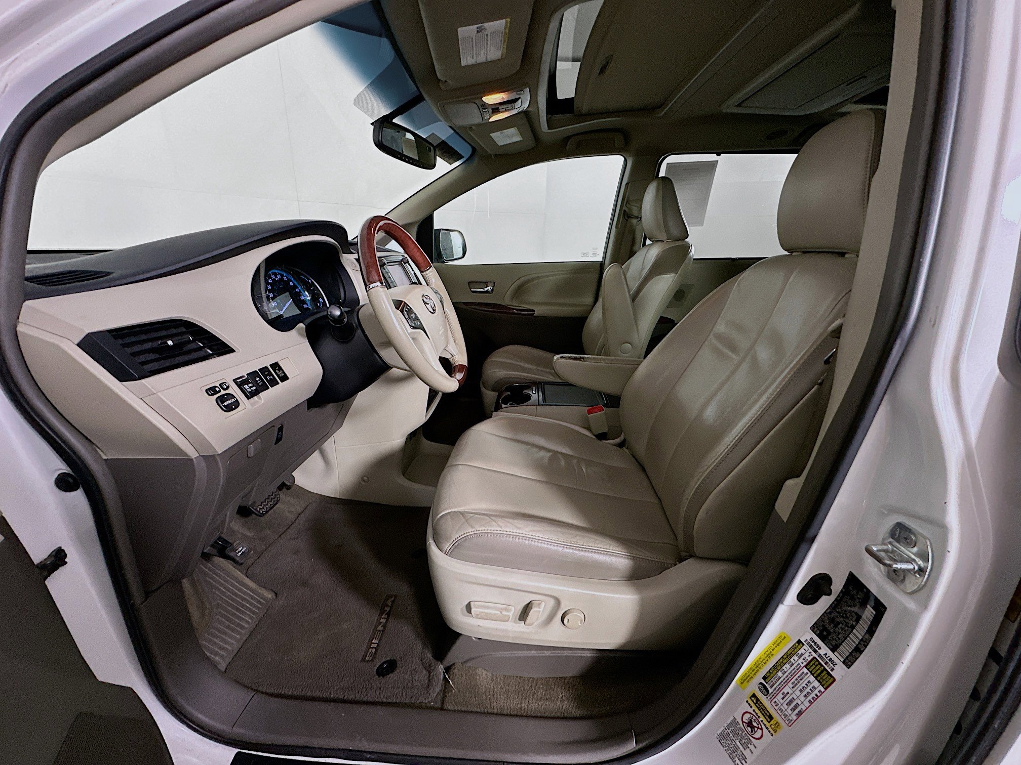 Used 2013 Toyota Sienna Limited w/ Premium Pkg FWD image 13