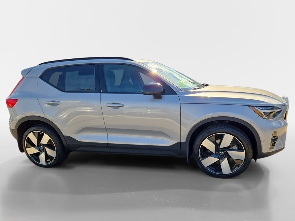 Certified 2023 Volvo XC40 Recharge Ultimate image 2