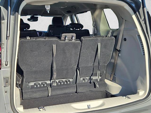 Used 2023 Chrysler Pacifica Touring-L w/ Uconnect Theater Family Group AWD/4WD image 6