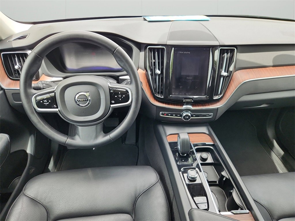 Used 2023 Volvo XC60 B5 Plus image 10
