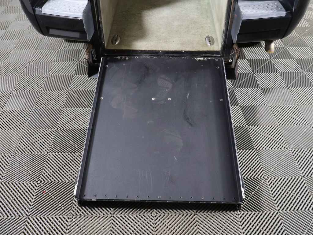 Used 2008 Chrysler Town & Country LX image 10