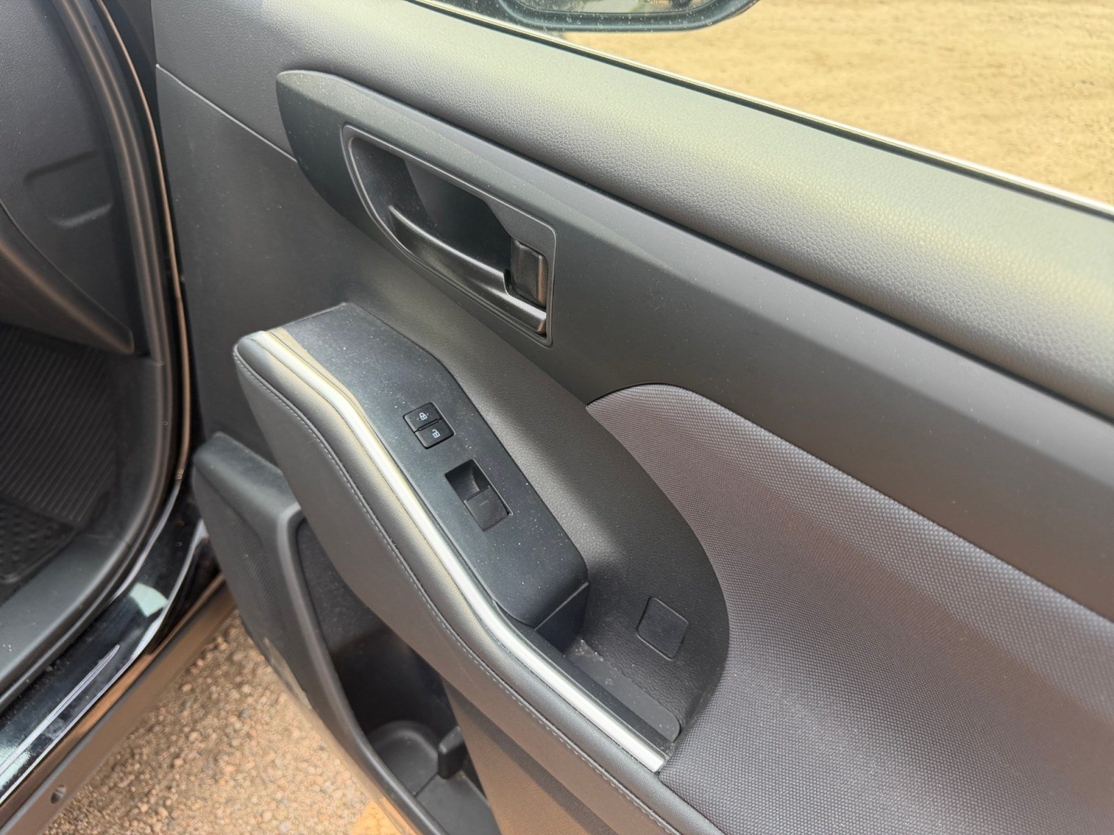 Used 2024 Toyota Highlander LE AWD/4WD image 16