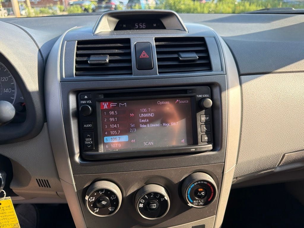 Used 2013 Toyota Corolla LE FWD image 18