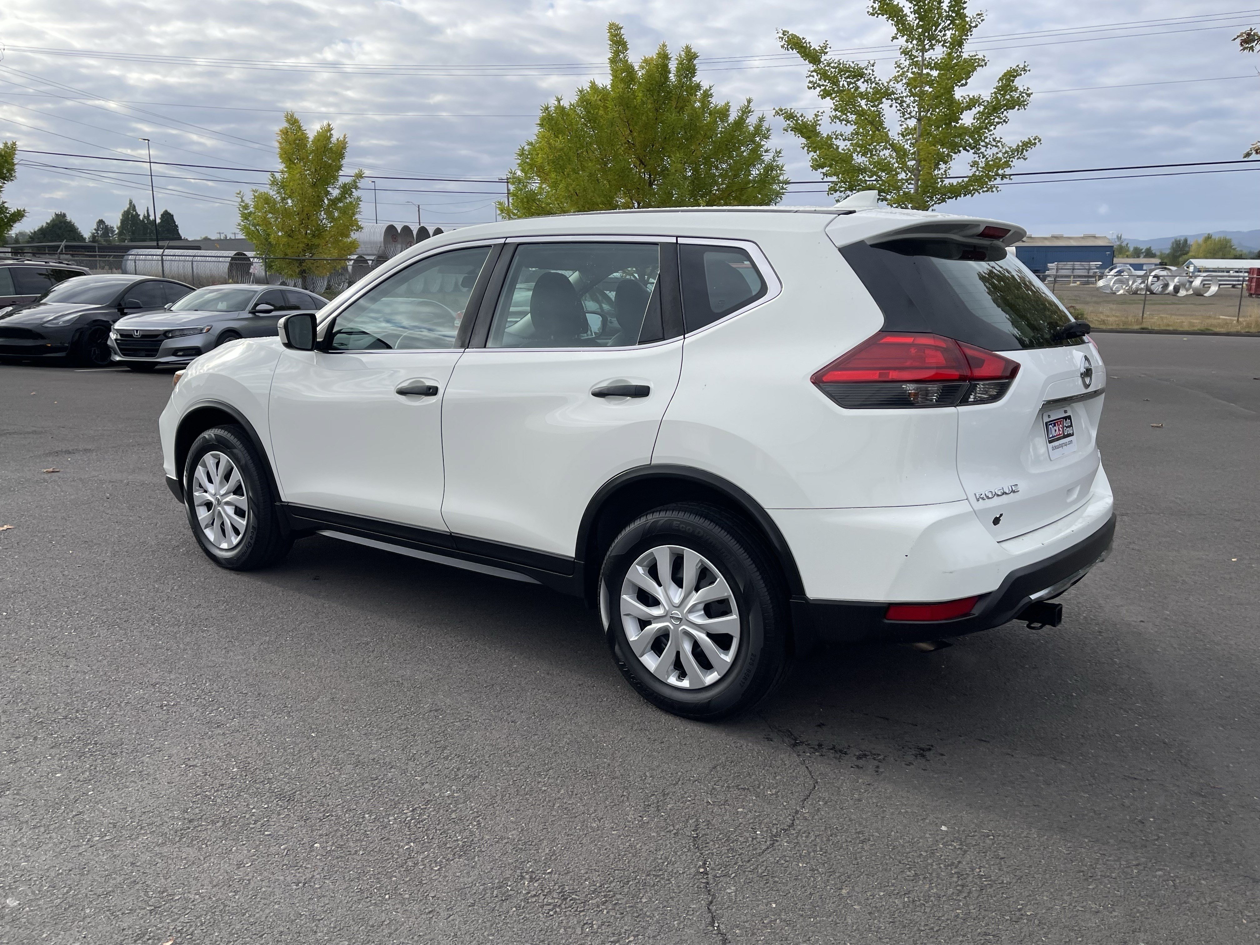 Used 2017 Nissan Rogue S AWD/4WD image 3