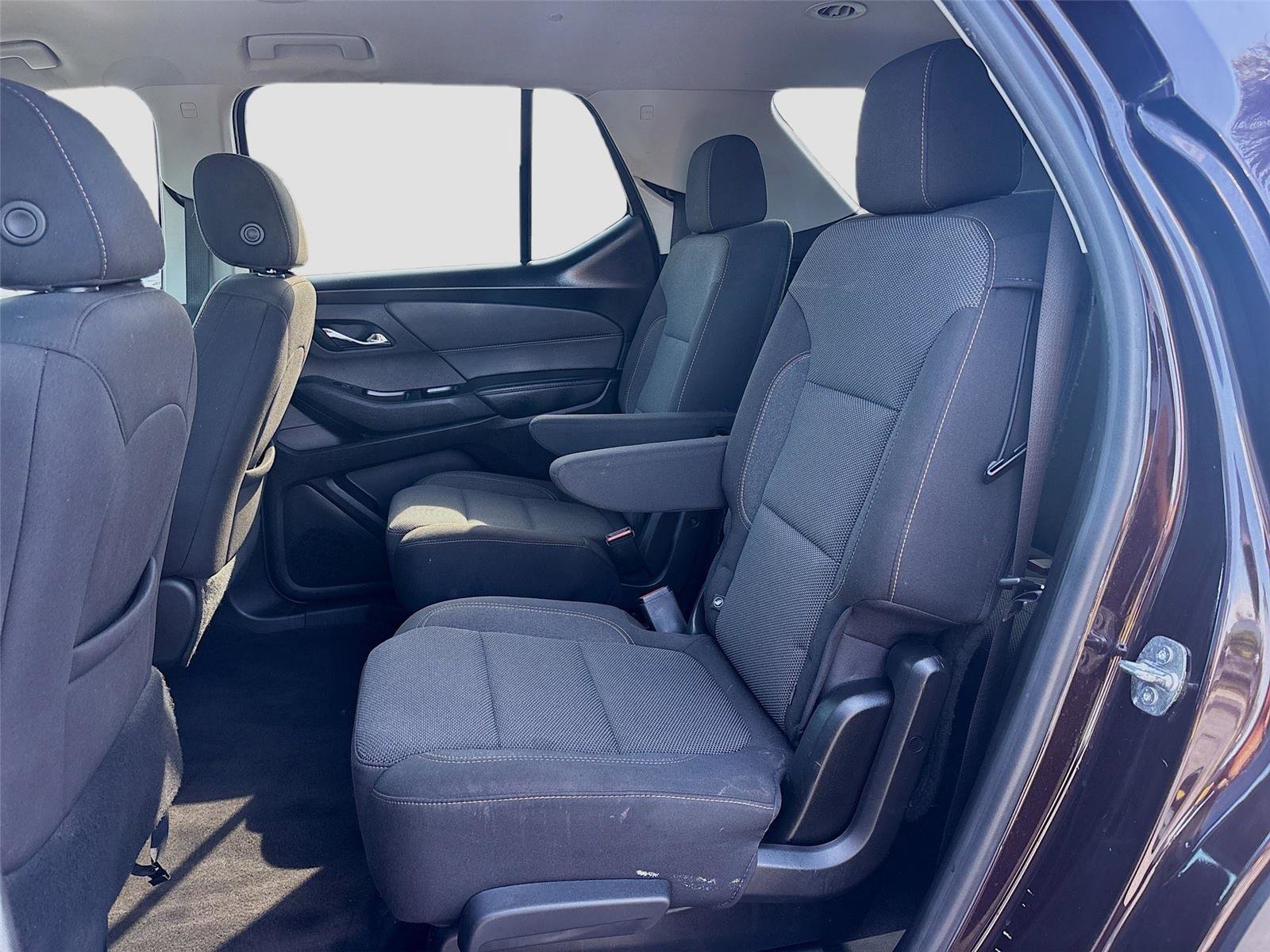 Used 2020 Chevrolet Traverse LT image 25