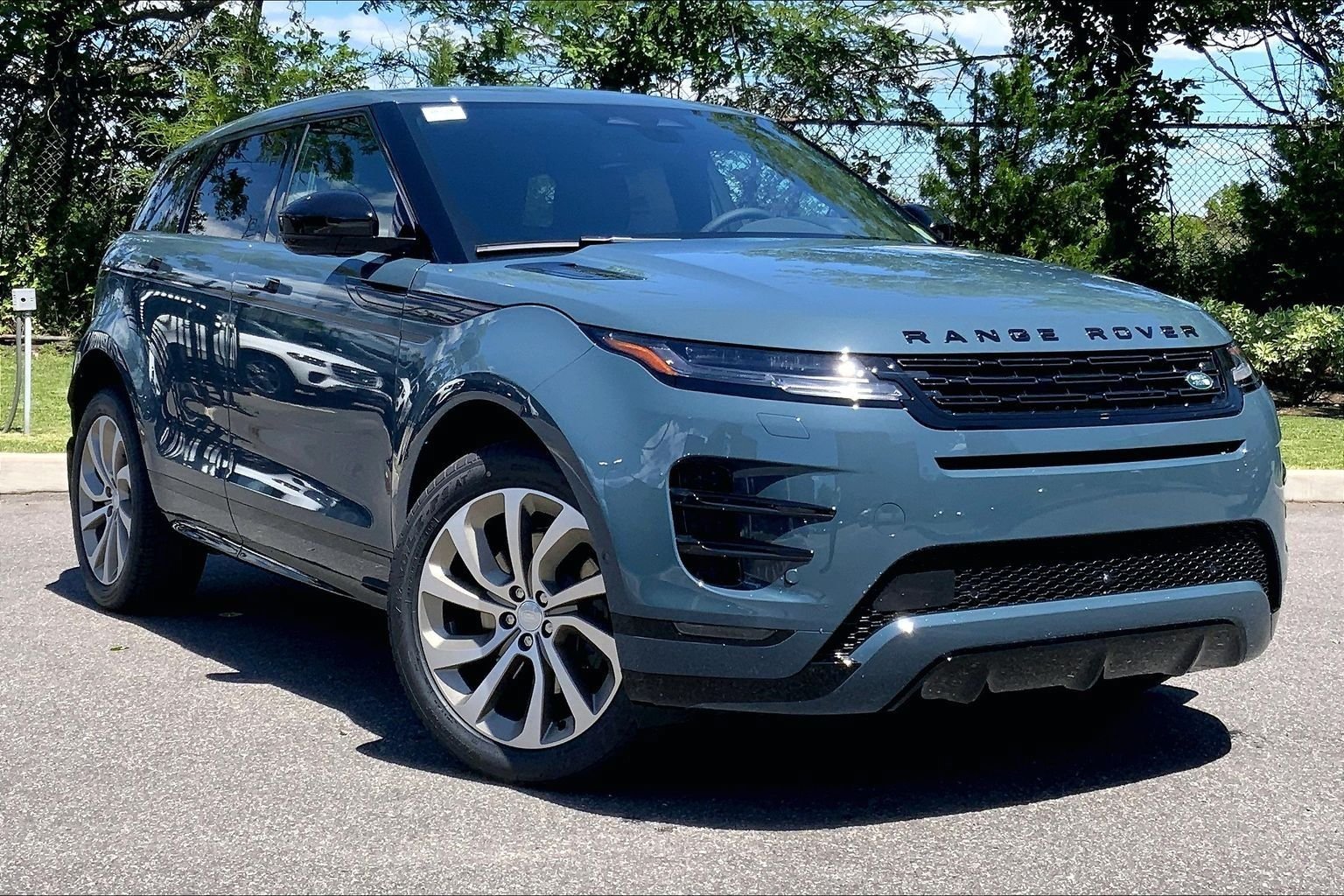 New 2026 Land Rover Range Rover Evoque Hoxton AWD/4WD image 2