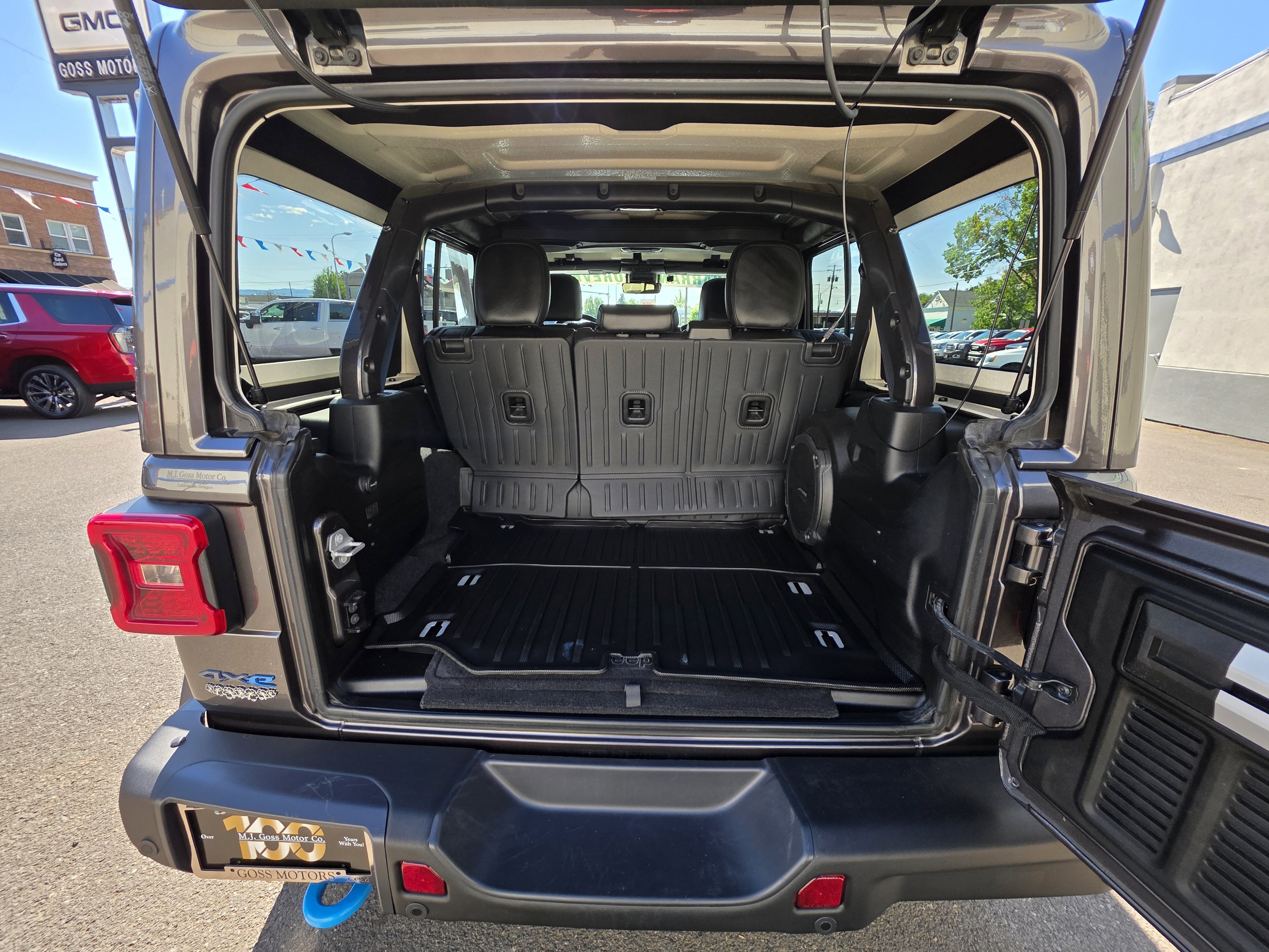 Used 2021 Jeep Wrangler Unlimited Rubicon 4xe w/ Steel Bumper Group image 26