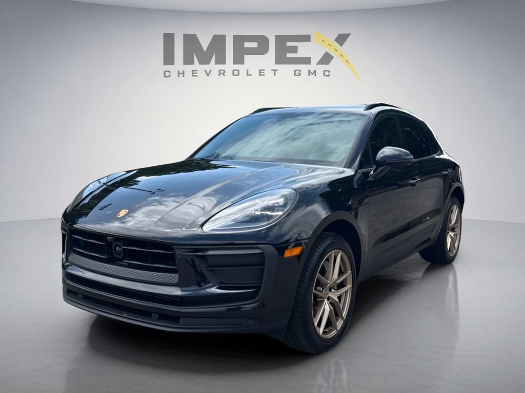 Used 2023 Porsche Macan Turbo AWD/4WD image 2