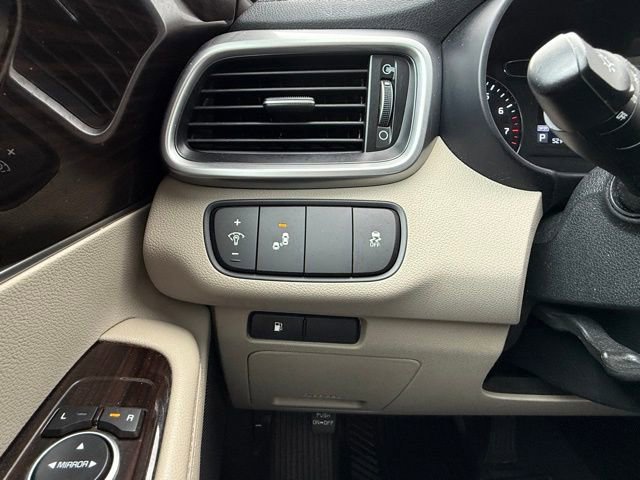 Used 2019 Kia Sorento LX image 17