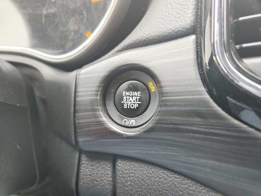 Used 2020 Jeep Grand Cherokee Altitude image 32