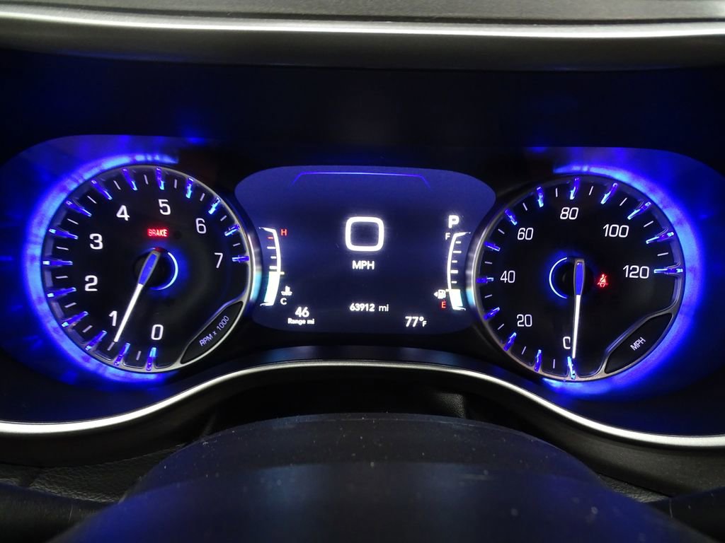 Used 2023 Chrysler Pacifica Touring-L image 28