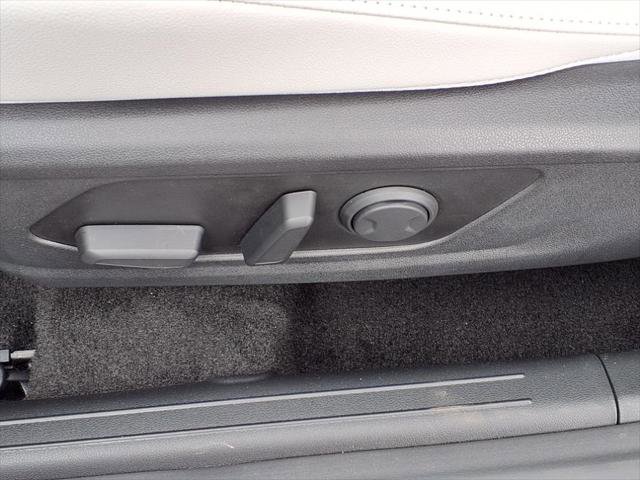 New 2025 Hyundai Elantra Limited FWD image 18