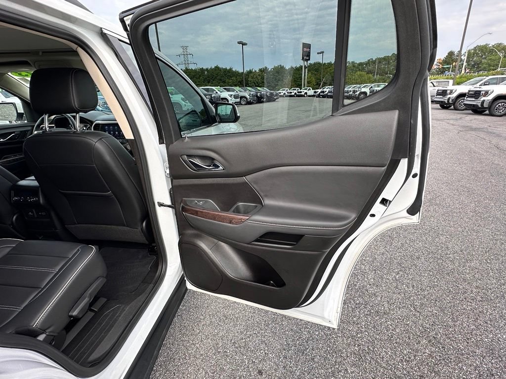 Used 2023 GMC Acadia Denali w/ Denali Ultimate Package AWD/4WD image 17