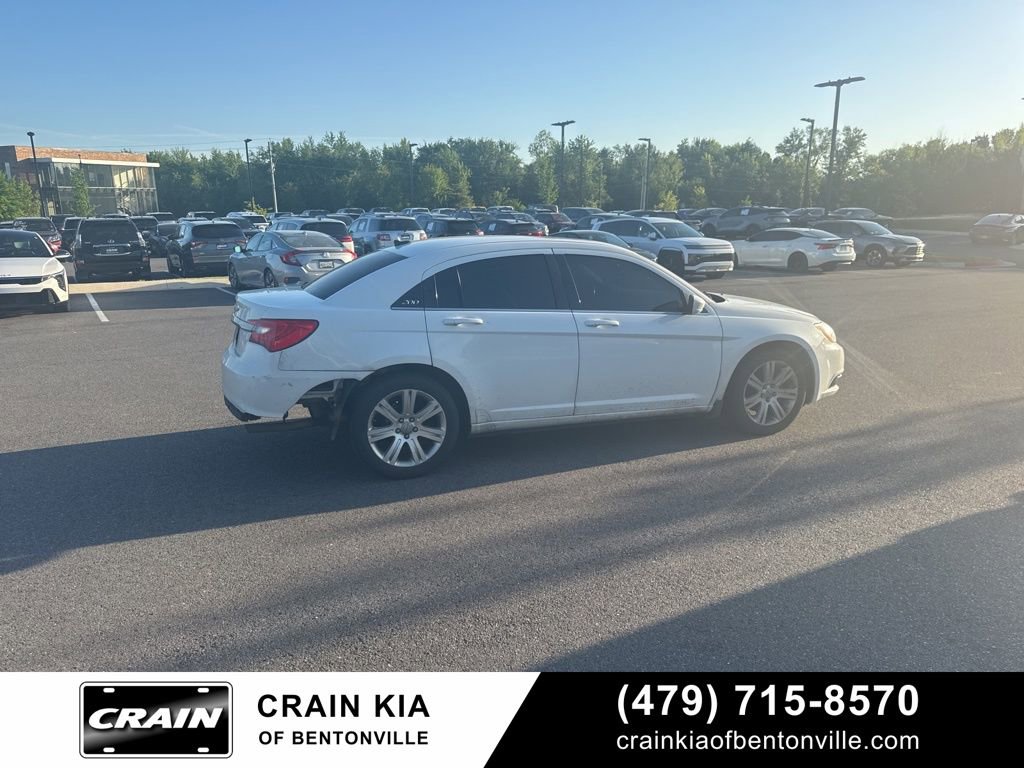 Used 2013 Chrysler 200 Touring FWD image 4