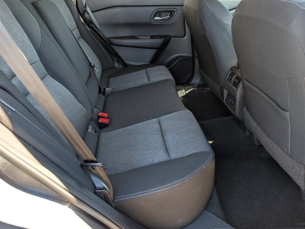 Used 2024 Nissan Rogue SV FWD image 4