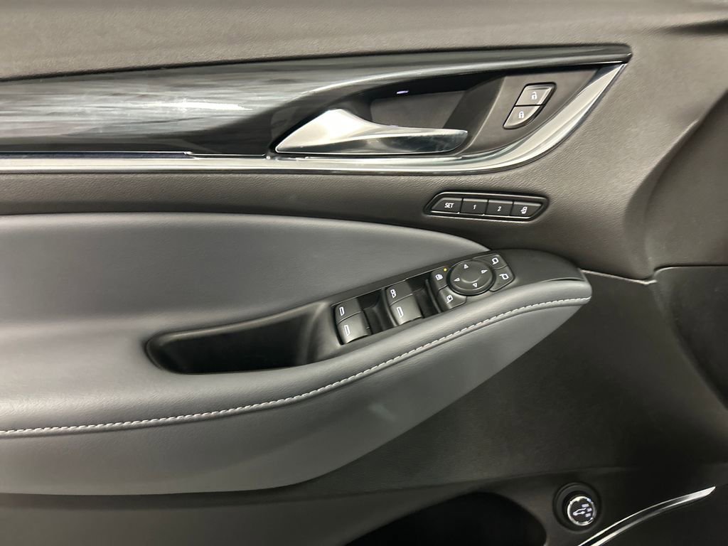 Used 2024 Buick Enclave Premium image 14