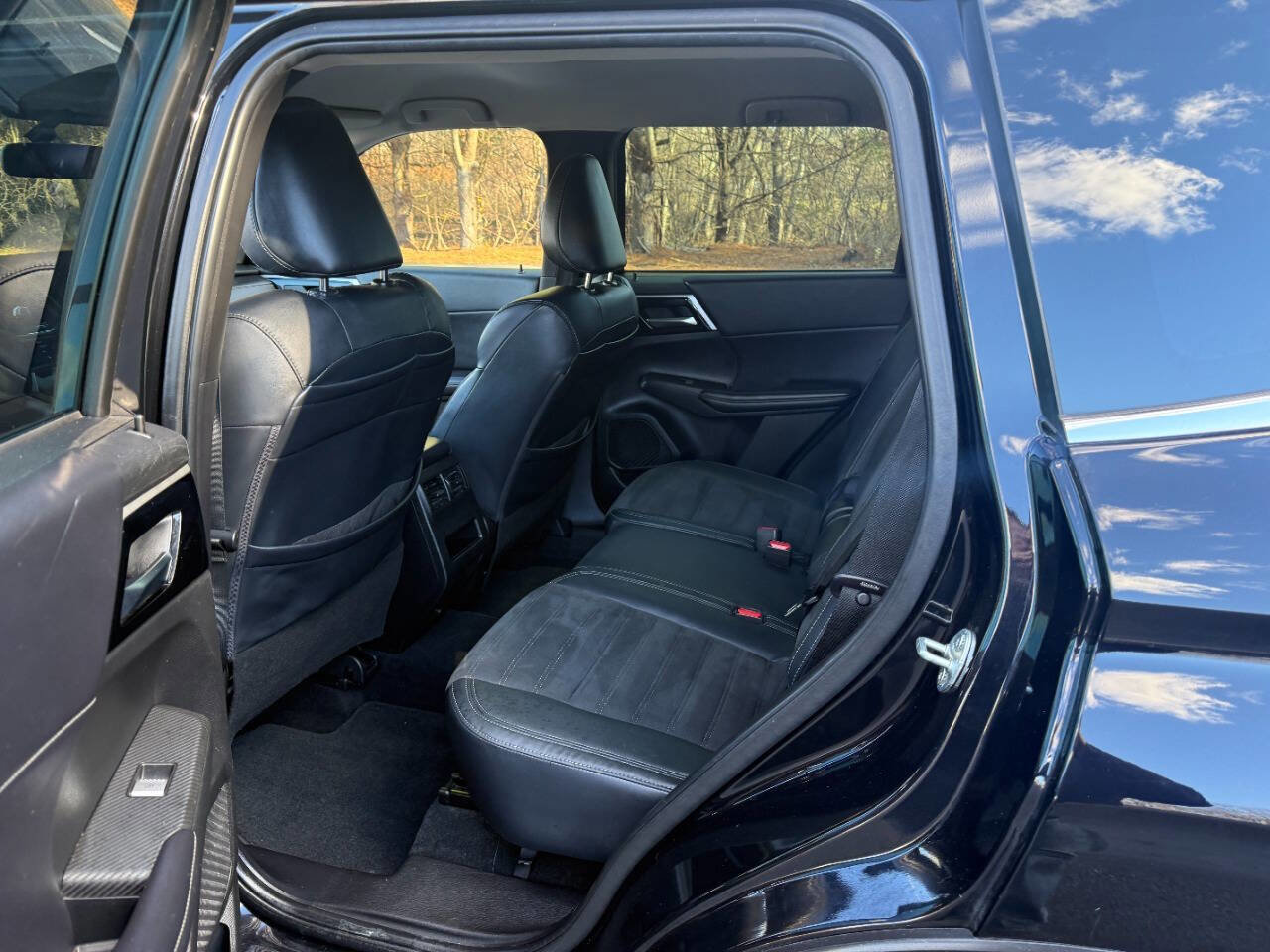 Used 2023 Mitsubishi Outlander SE image 17